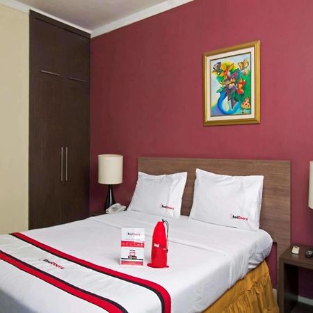 Reddoorz Premium @ Thamrin Kebon Sirih Hotel Jacarta Exterior foto
