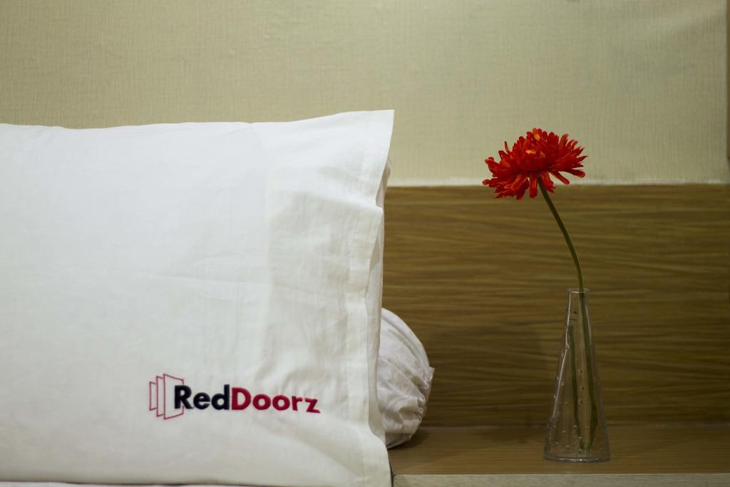 Reddoorz Premium @ Thamrin Kebon Sirih Hotel Jacarta Exterior foto