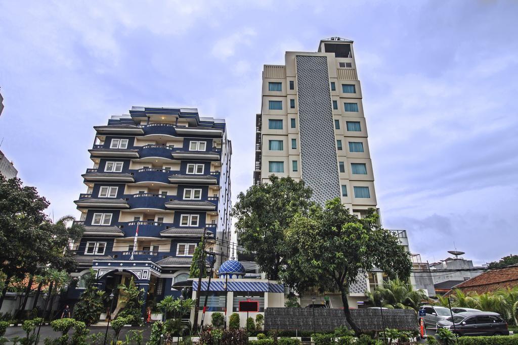 Reddoorz Premium @ Thamrin Kebon Sirih Hotel Jacarta Exterior foto