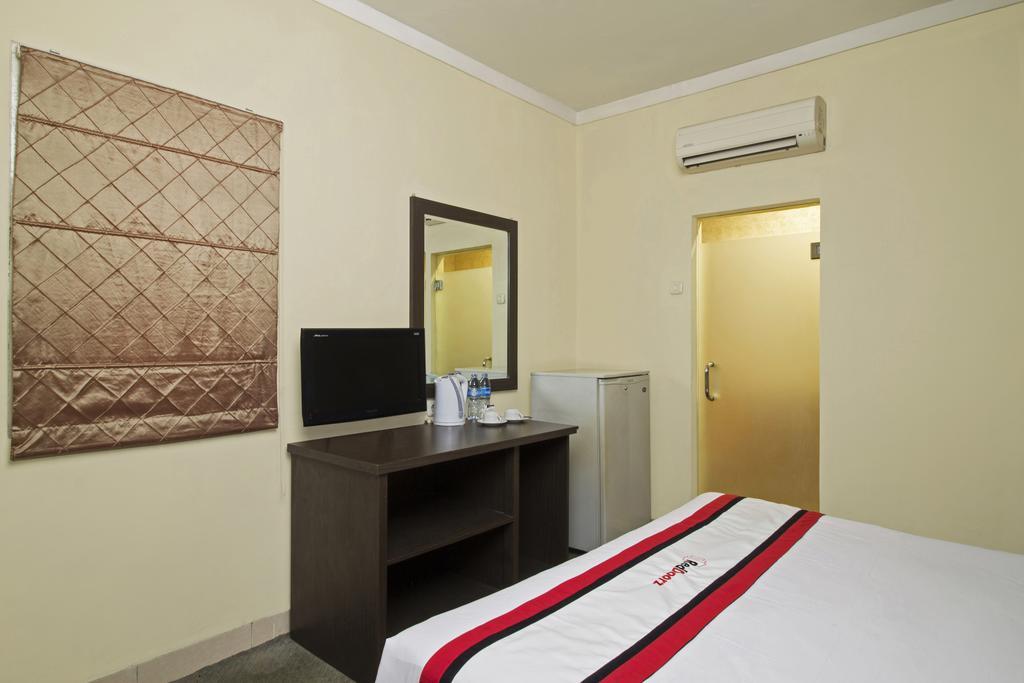 Reddoorz Premium @ Thamrin Kebon Sirih Hotel Jacarta Exterior foto