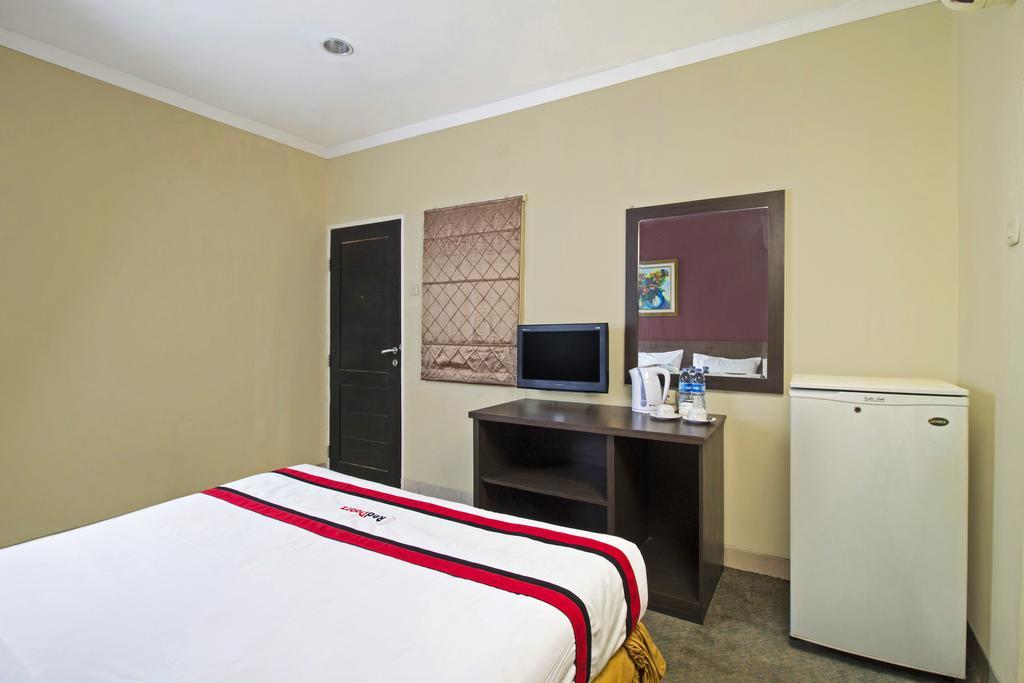 Reddoorz Premium @ Thamrin Kebon Sirih Hotel Jacarta Exterior foto
