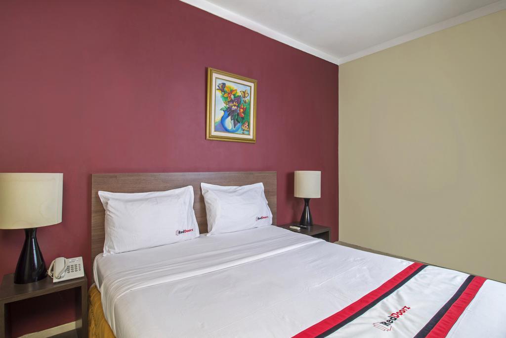 Reddoorz Premium @ Thamrin Kebon Sirih Hotel Jacarta Exterior foto