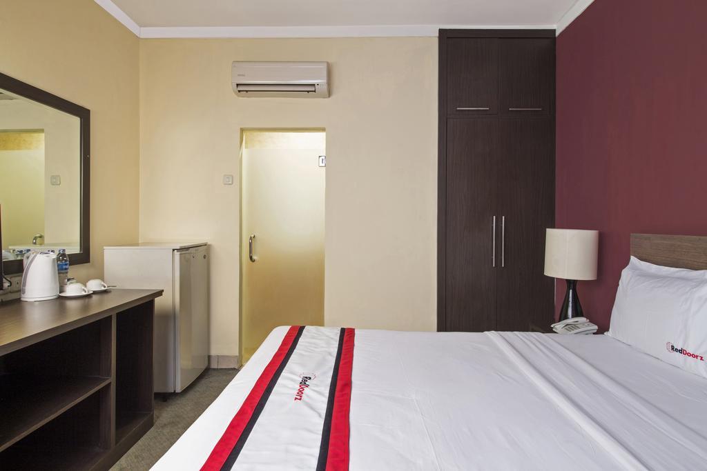 Reddoorz Premium @ Thamrin Kebon Sirih Hotel Jacarta Exterior foto