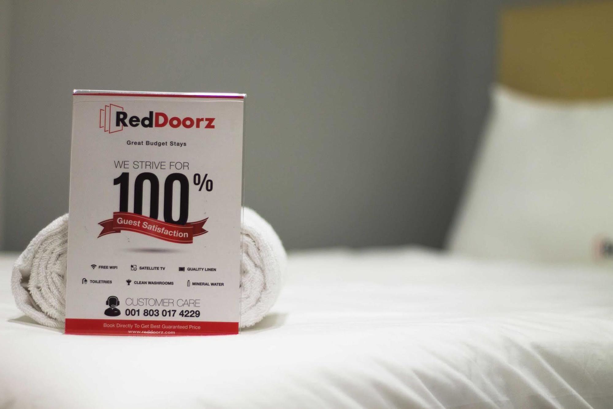 Reddoorz Premium @ Thamrin Kebon Sirih Hotel Jacarta Exterior foto