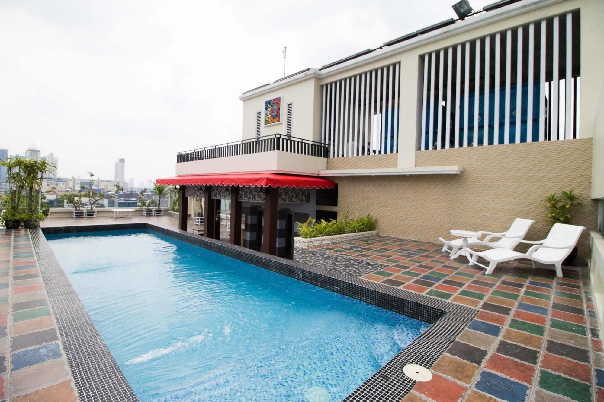 Reddoorz Premium @ Thamrin Kebon Sirih Hotel Jacarta Exterior foto