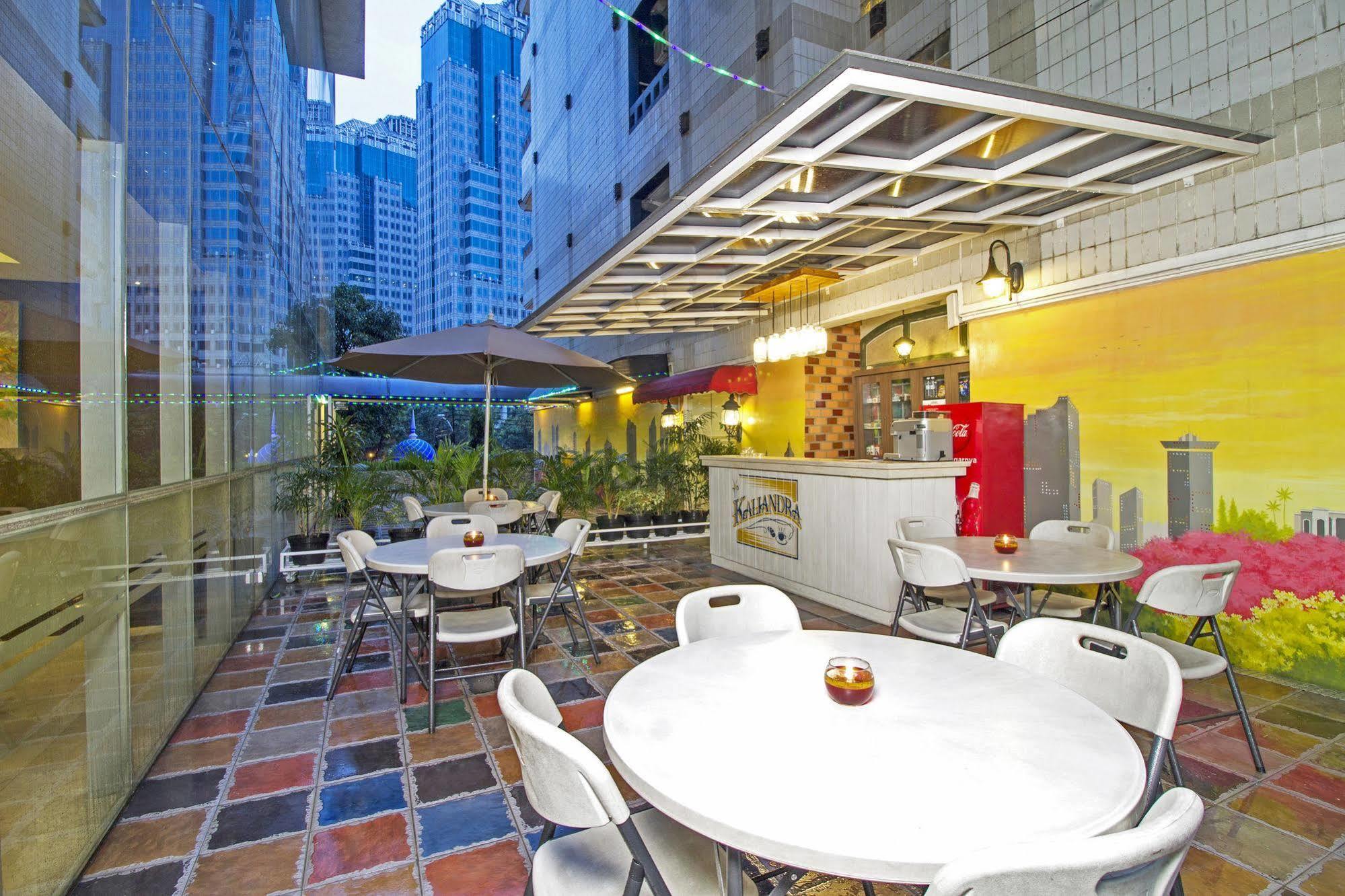 Reddoorz Premium @ Thamrin Kebon Sirih Hotel Jacarta Exterior foto