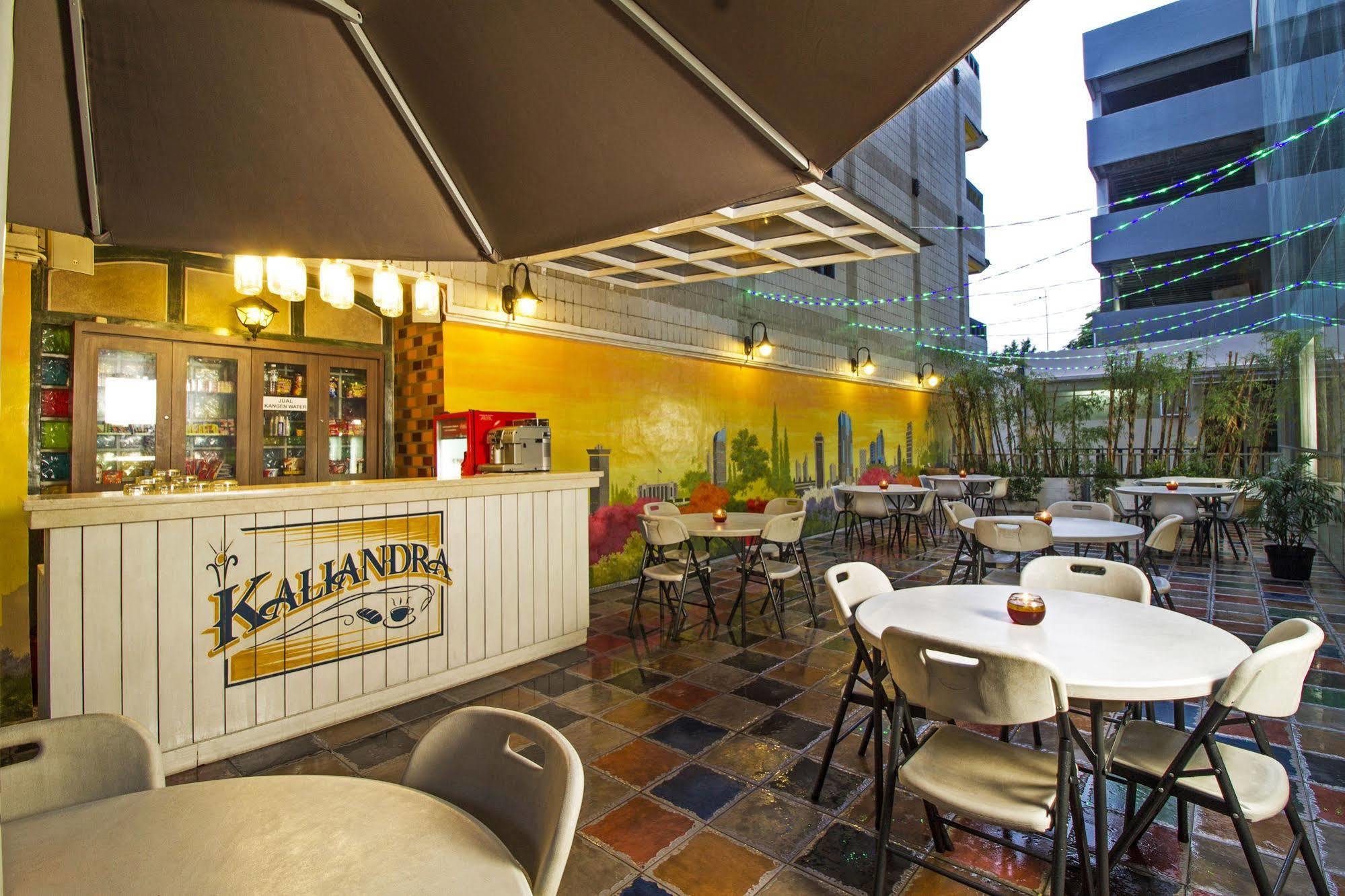 Reddoorz Premium @ Thamrin Kebon Sirih Hotel Jacarta Exterior foto