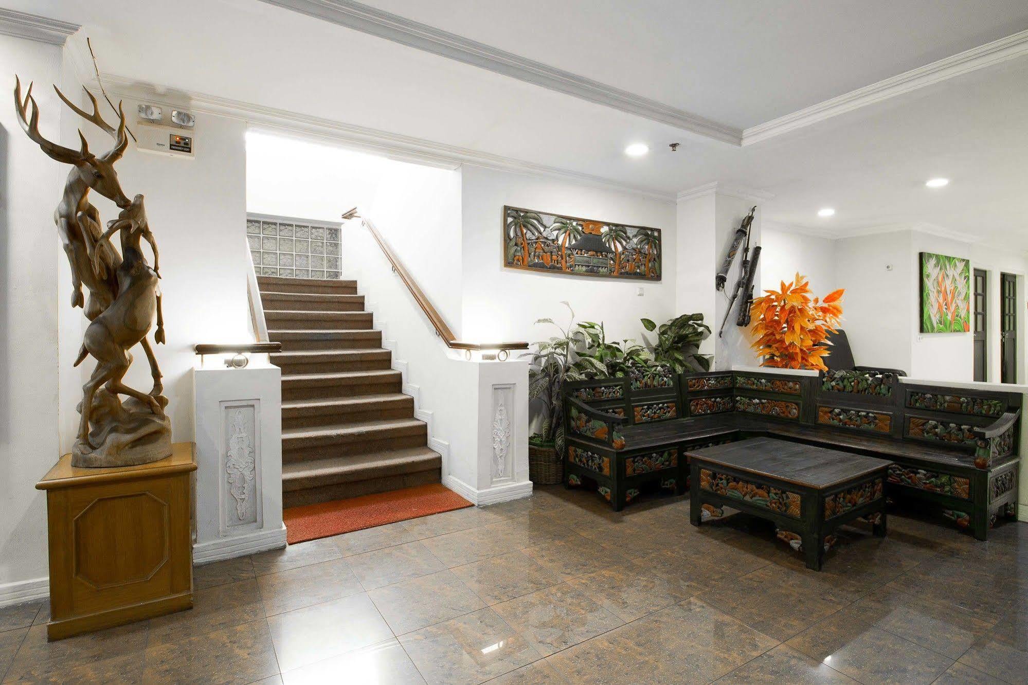 Reddoorz Premium @ Thamrin Kebon Sirih Hotel Jacarta Exterior foto