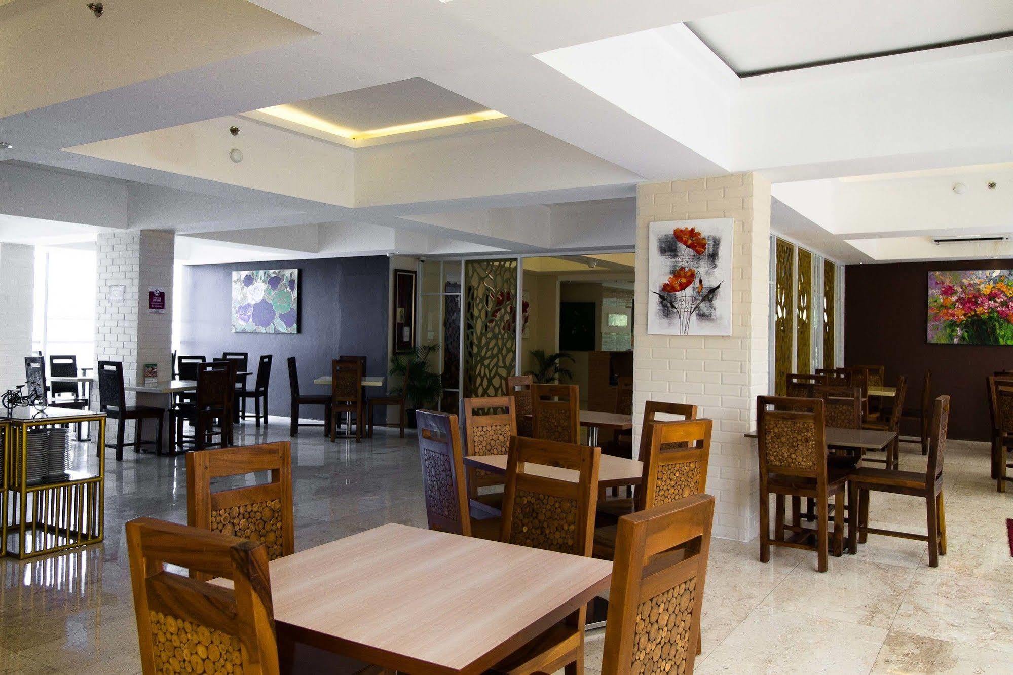 Reddoorz Premium @ Thamrin Kebon Sirih Hotel Jacarta Exterior foto