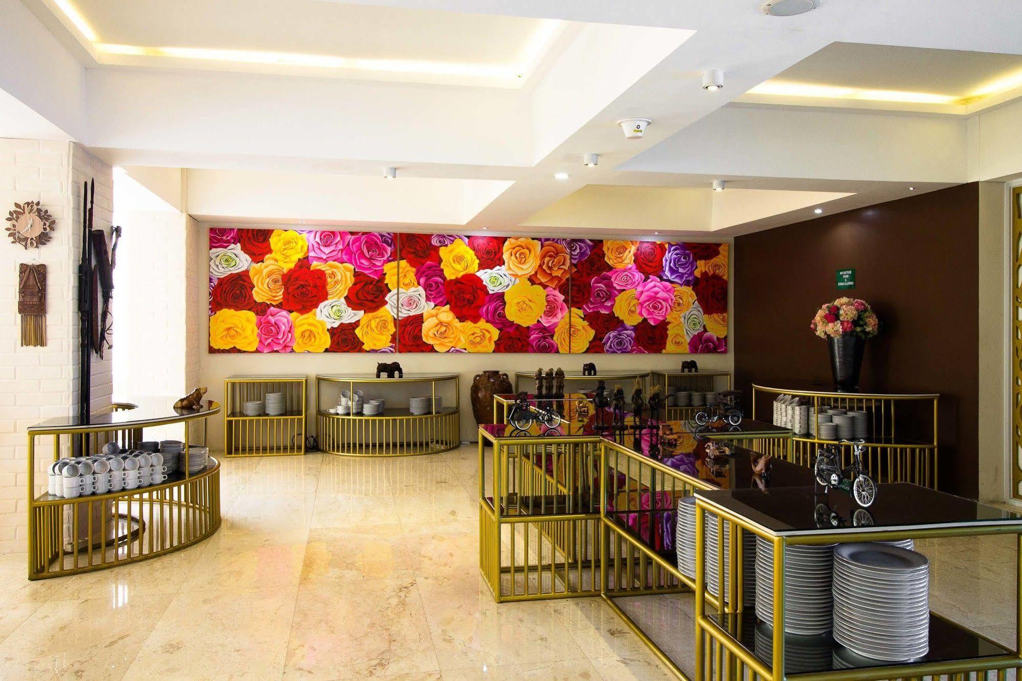 Reddoorz Premium @ Thamrin Kebon Sirih Hotel Jacarta Exterior foto