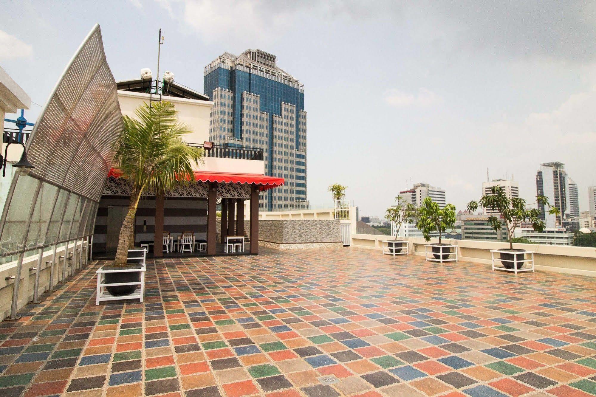 Reddoorz Premium @ Thamrin Kebon Sirih Hotel Jacarta Exterior foto