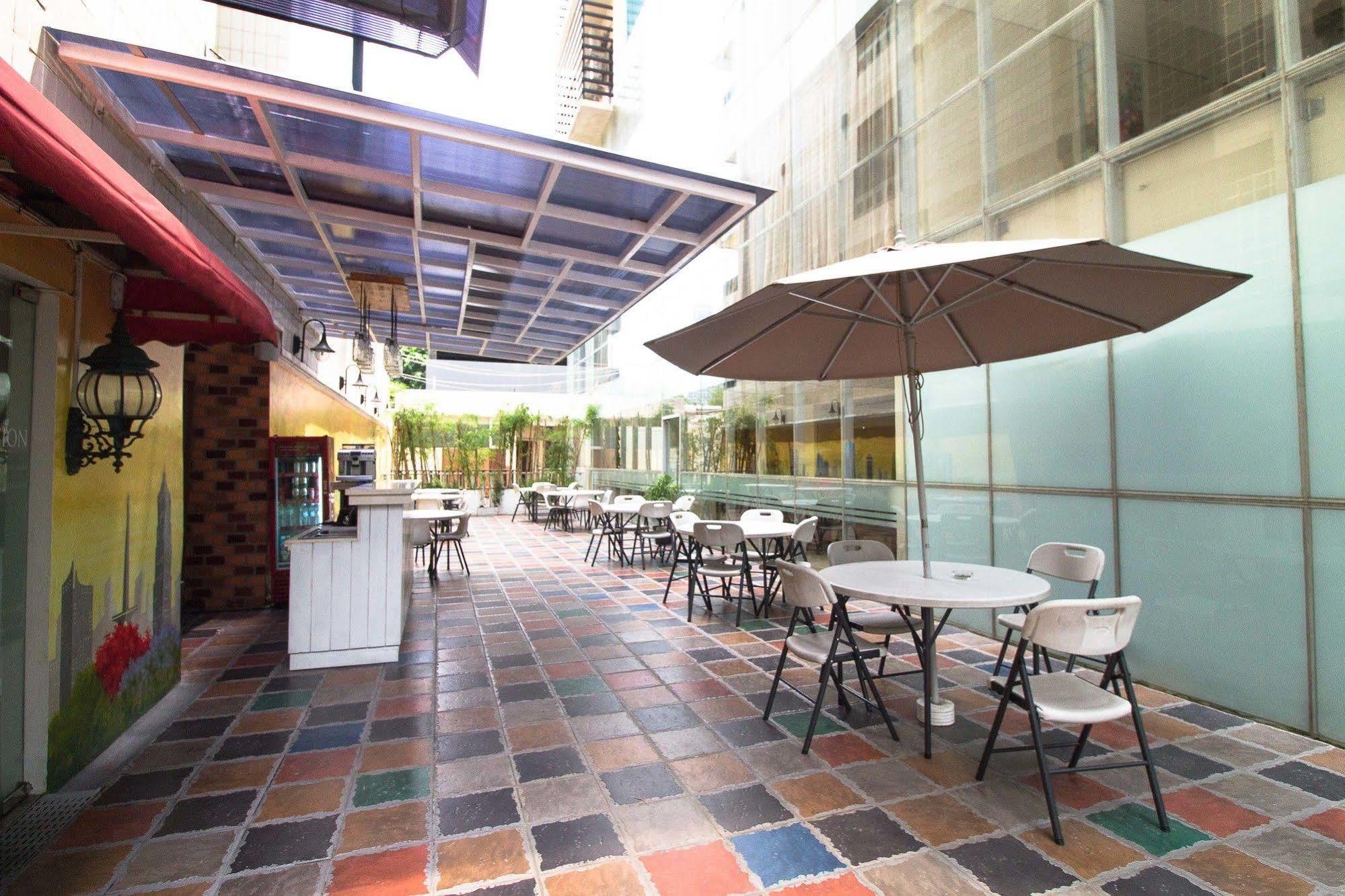 Reddoorz Premium @ Thamrin Kebon Sirih Hotel Jacarta Exterior foto