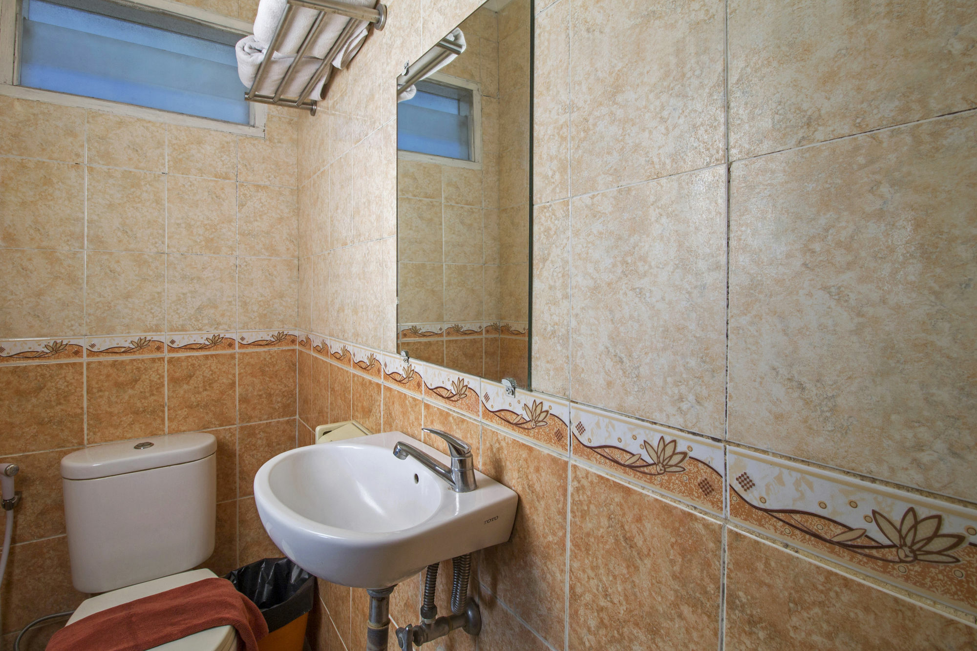 Reddoorz Premium @ Thamrin Kebon Sirih Hotel Jacarta Exterior foto