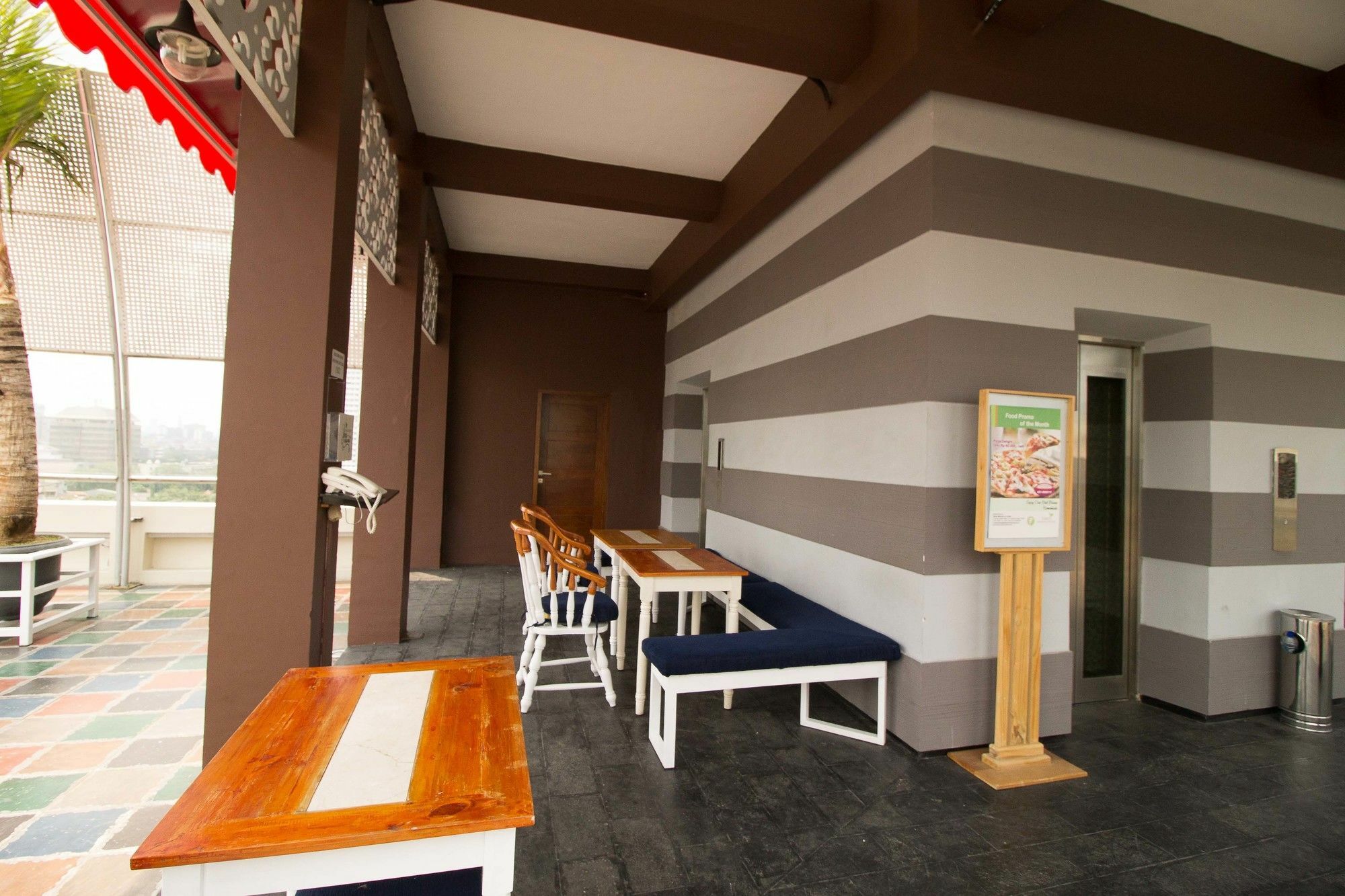 Reddoorz Premium @ Thamrin Kebon Sirih Hotel Jacarta Exterior foto