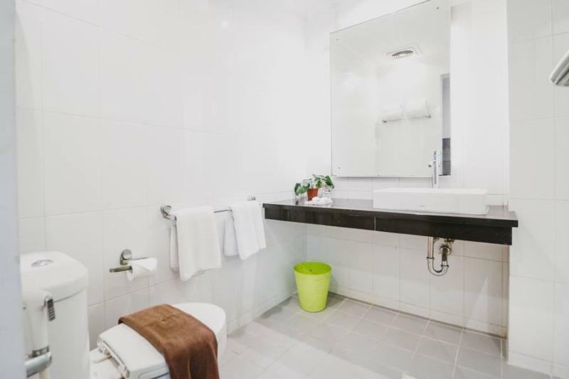 Reddoorz Premium @ Thamrin Kebon Sirih Hotel Jacarta Exterior foto